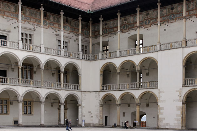 09_18_Wawel_Schlosshof_3079