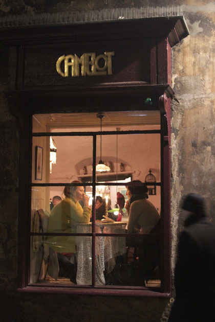 10_09_Altstadt_Cafe_Camelot_3194+95