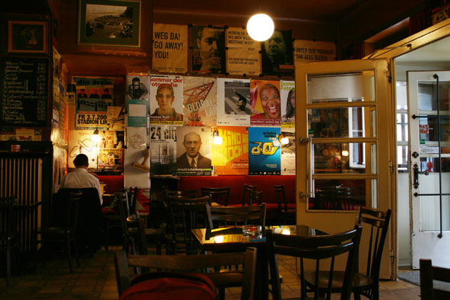 im Cafe Alt Wien