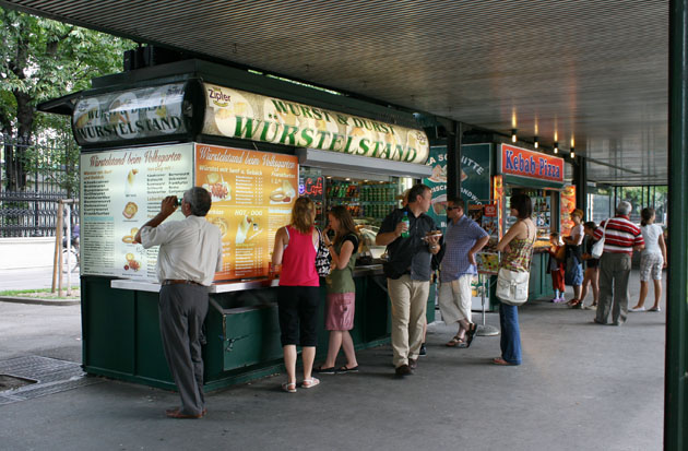 13_09_4892_Wuerstelstand